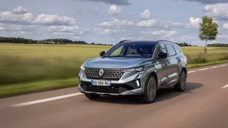 Renault modernizoval hybridní motory u svých SUV. Symbioz navíc zvýšil objem i výkon