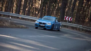 BMW 330i s dvoulitrovým čtyřválcem 9