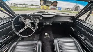 Ford Mustang a Chevrolet Corvette