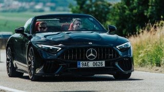 Mercedes-AMG SL 63 4MATIC+ jezdí božsky. Prohrává však s vozy, od nichž byste to nečekali