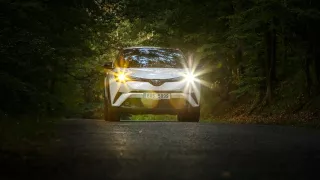 Toyota C-HR Hybrid 3 34