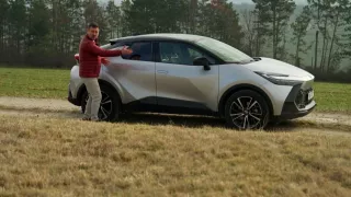 Recenze Toyoty C-HR 2,0 Hybrid