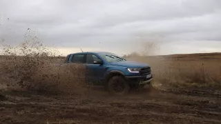 Suzuki Jimny vs. Ford Ranger Raptor