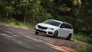 Nová Škoda Octavia RS 245 v pohybu. 8