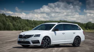 Nová Škoda Octavia RS 245 hezky zblízka. 1