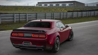 Dodge Challenger Hellcat s paketem Widebody 10