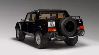 Nádherná obluda. Lamborghini LM002 s dvanáctiválce