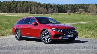 Mercedes E All-Terrain jako vrchol komfortu. To nejlepší, co můžete mít pod kapotou, je diesel