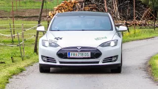 Tesla S