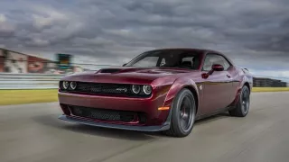 Dodge Challenger Hellcat s paketem Widebody 4