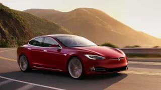 Každá desátá tesla neprojde technickou kontrolou. Méně spolehlivé jsou už jen dacie