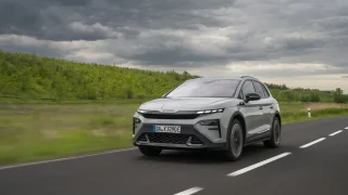 S drahými palivy roste zájem o elektromobily. Naftu za baterky mění čím dál častěji už i Češi