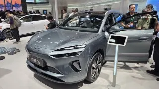 Stánek BYD v Pekingu