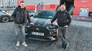 Defekt, mlha a drama až do konce. Naše posádka s DS3 E-Tense ukázala při ecoRally závodnické srdce