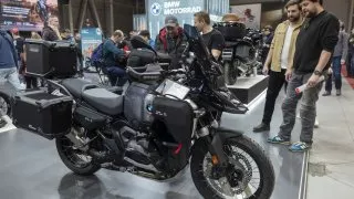 Motocyklem roku 2025 je BMW GS. U veřejnosti ale uspěly i další stroje včetně skútru
