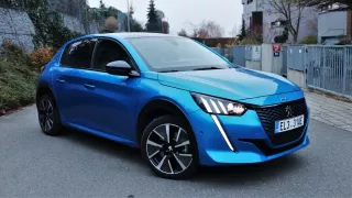 Test Peugeotu e-208: Stylový městský elektromobil, který jezdí skvěle, ale ne moc daleko