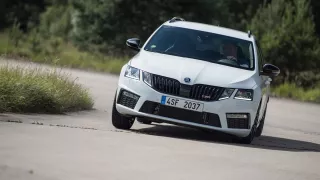 Nová Škoda Octavia RS 245 v pohybu. 4