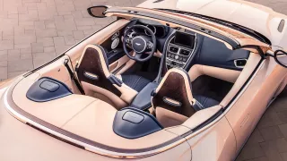 Nádherný roadster Aston Martin DB11 Volante. 12