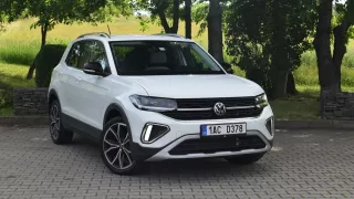 Litrový Volkswagen T-Cross je překvapivě prostorný společník, víc než do města potěšil na delší cestě