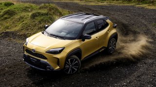 První test Toyoty Yaris Cross: Malé SUV s malou žízní. V reálném provozu jsme změřili spotřebu 4,2 l