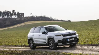 Řídili jsme prostorné SUV za rozumnou cenu. Nový Jeep Compass stojí od 739 900 Kč