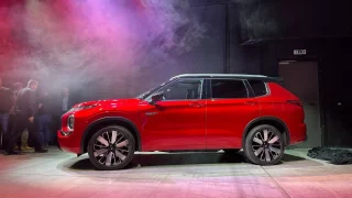 Mitsubishi Outlander PHEV by bylo fajn auto, kdyby řidiče tolik neotravovalo
