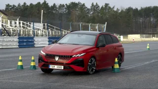 Vyzkoušeli jsme nový Peugeot 308 SW. Kombík z Francie jezdí pohodlně, úsporně a vyrábí se i v naftě