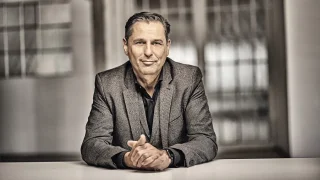 Komentář: Volvo ukradlo Škodovce šéfa i s jeho fotkou. Takové zprávy se oznamují nejlépe v neděli