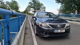 Ojetý Renault Latitude boduje minimálními nájezdy i slušnou spolehlivostí. A není drahý