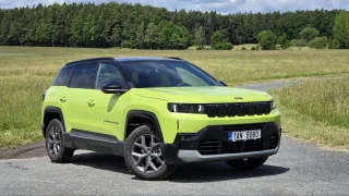 Jeep Compass loví hlavně mezi aktivními rodinami. Jak obstojí? Začíná dlouhodobý test