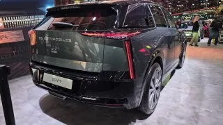 DS na autoslaonu v Paříži