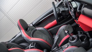 MINI JCW Cabrio - interiér 3