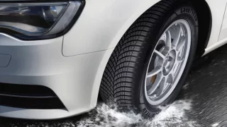 Test celoročních pneumatik: Výhody, nevýhody, legislativa a komu se vyplatí?