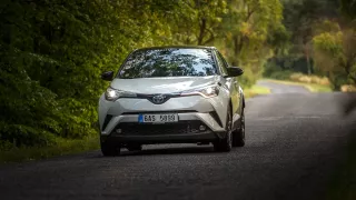 Toyota C-HR Hybrid 3 31