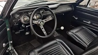 Ford Mustang a Chevrolet Corvette