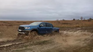 Suzuki Jimny vs. Ford Ranger Raptor