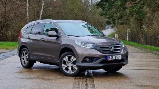 Ojetá Honda CR-V je velmi spolehlivé SUV s obřím kufrem. Pro české rodiny má i další lákadla