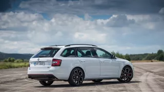 Nová Škoda Octavia RS 245 hezky zblízka. 2