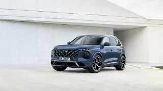 Nové Audi Q7 má k elektromobilům daleko. Má poctivé motory, ale i vysokou základní cenovku
