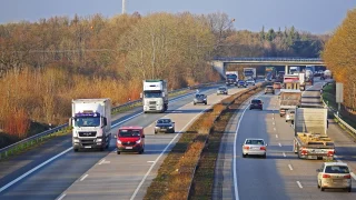 Cesta na lyže přes Německo se komplikuje. Nově hrozí pokuta přes tisícovku za objíždění kolon