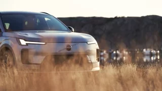 Volvo může narazit do zdi, protože pořád věří elektromobilitě. Konkurence už řadí zpátečku