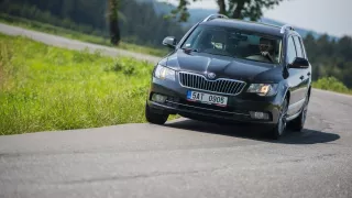 Škoda Superb Combi 2014 17