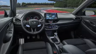 Prohlédněte si ostrý hatchback Hyundai i30 N do de