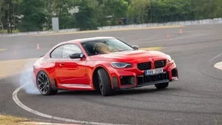 Loučení začalo. Na český trh dorazilo poslední čistě benzinové „emkové“ BMW dostupné i s manuálem. Je přesně tak skvělé, jak čekáte