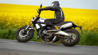 Ducati Scrambler 1100 jízdní 15