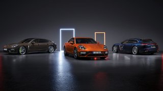 Z 0 na 100 km/h během 3,1 s, 630 koní, 315 km/h. Supersedan a superkombík Porsche Panamera posílily