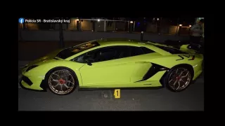 Rozbité okénko a zrcátko za statisíce korun. Vandal poničil zaparkované lambo v limitované edici