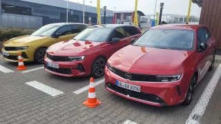 První dojmy: Nový Opel Astra jezdí lépe než jeho francouzští sourozenci. V kabině však převládá nuda