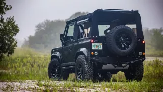 Land Rover Defender 11