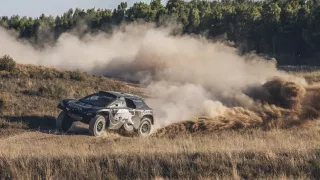 Peugeot 2008 DKR16 - Obrázek 1